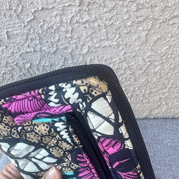 𝓿𝓔𝓡𝓐 𝓑𝓡𝓐𝓓𝓛𝓔𝓨 Floral Patterned Women's Wallet bundle (some callouts) - Picture 11 of 14
